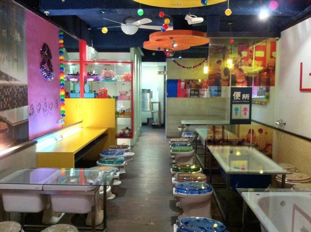 Modern Toilet Restaurant - 便所歡樂主題餐廳 in Taipei Ximending area. Sitting on Toilets!